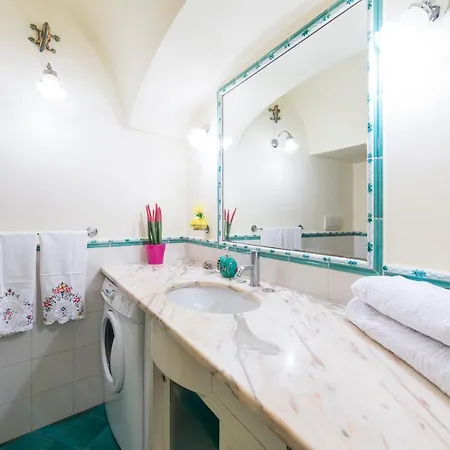 House Apartment *